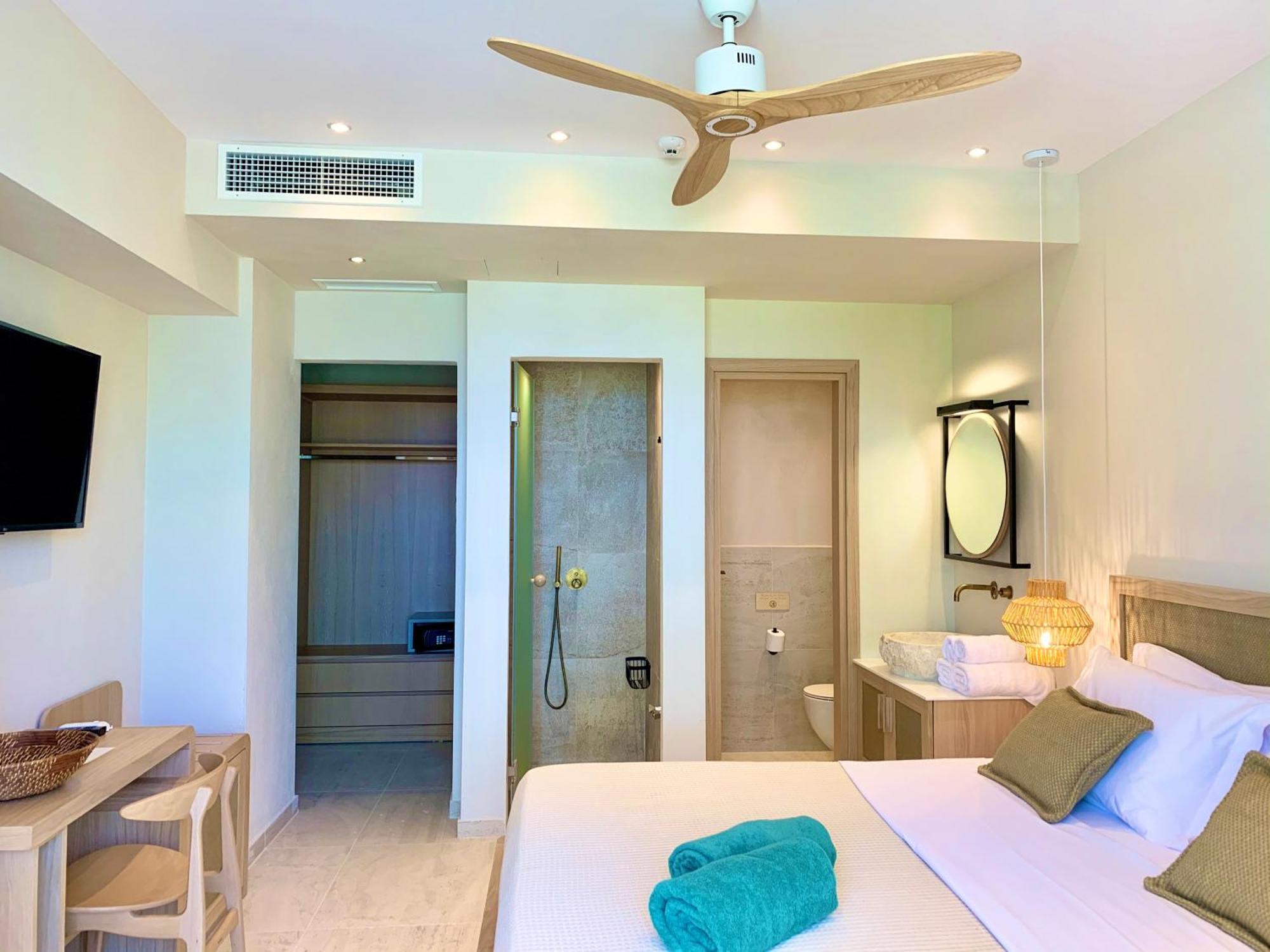 Mako Sea & Suites Pefkochori Bilik gambar